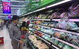 Hà Nội: Hàng hóa dồi dào, thực phẩm rau xanh giảm giá ở siêu thị